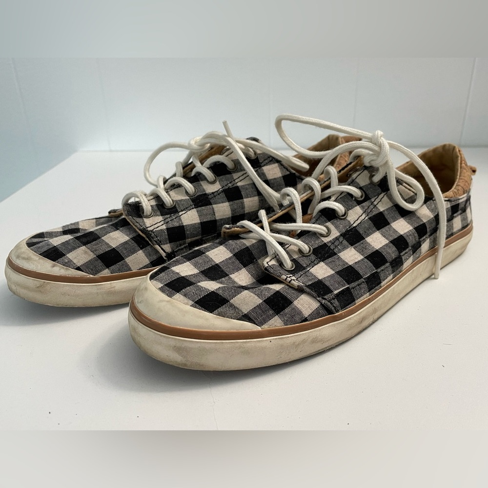 Reef checkered sneakers size 6, pre-owned